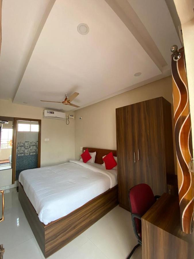 ויסאקפאטנם Hotel Renuka מראה חיצוני תמונה